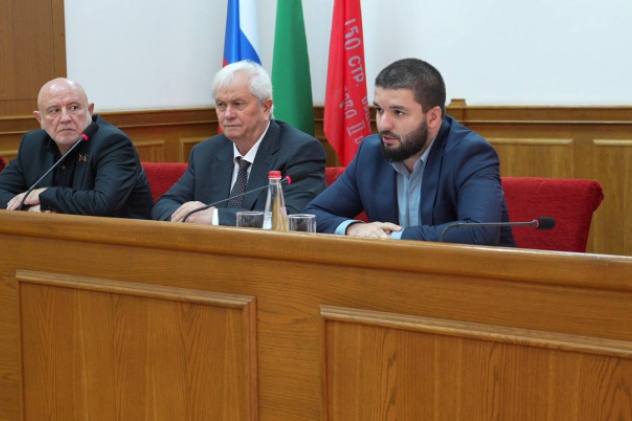 Магомед Габибуллаев приветствует участников семинара-совещания