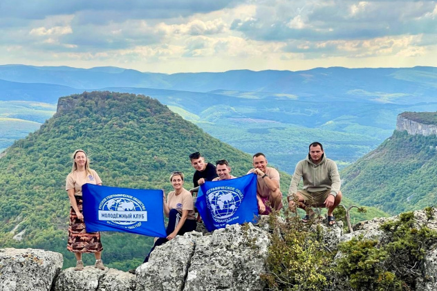 НЕурок ГЕОГРАФИИ: ЧУФУТ-КАЛЕ - СРЕДНЕВЕКОВЫЙ ПЕЩЕРНЫЙ ГОРОД-КРЕПОСТЬ В КРЫМУ.