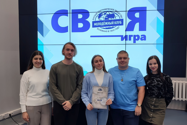 Команда-победитель и организаторы игры