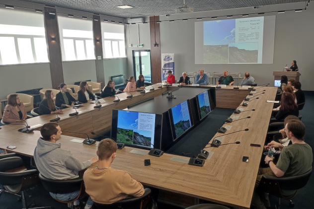 Идет заседание круглого стола Идет заседание круглого стола