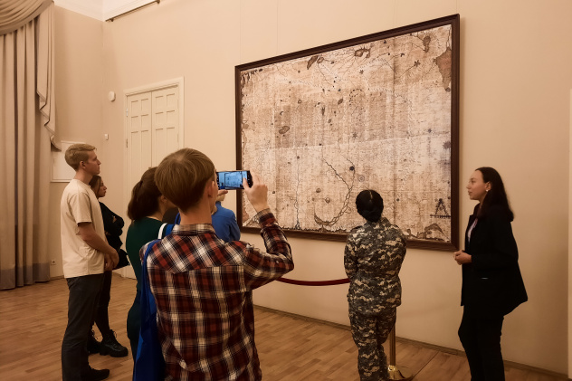 Активисты в штаб-квартире Активисты в штаб-квартире