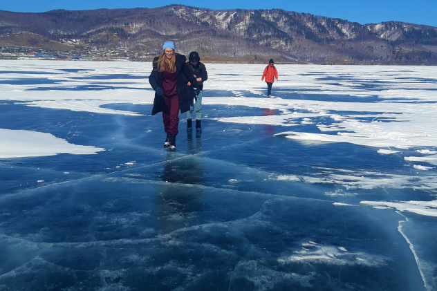 Переход по льду Байкала Переход по льду Байкала