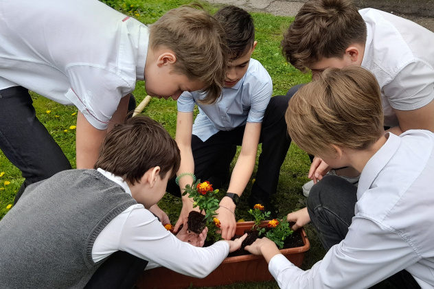 Молодежный клуб РГО "ОРТ Мишпахтейну" Молодежный клуб РГО "ОРТ Мишпахтейну"