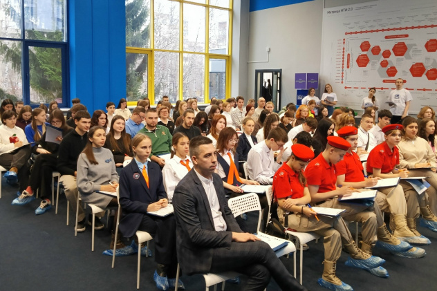 Николай Карев приветствовал участников диктанта Николай Карев приветствовал участников диктанта