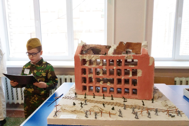 Каримов Артём защищает проект "Дом Павлова" Каримов Артём защищает проект "Дом Павлова"