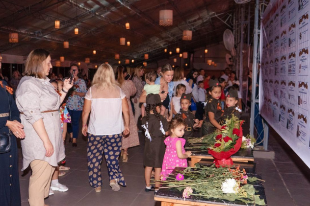 Возложение цветов Возложение цветов