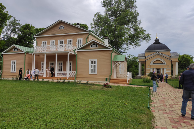 Главный дом в усадьбе Главный дом в усадьбе