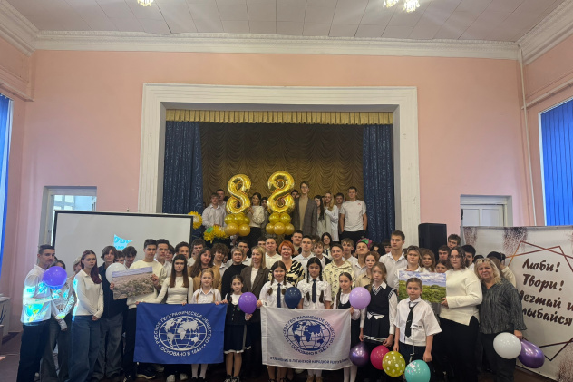 Открытие стенда "Роль РГО в Победе в ВОВ" в СШ 28 г. Луганска