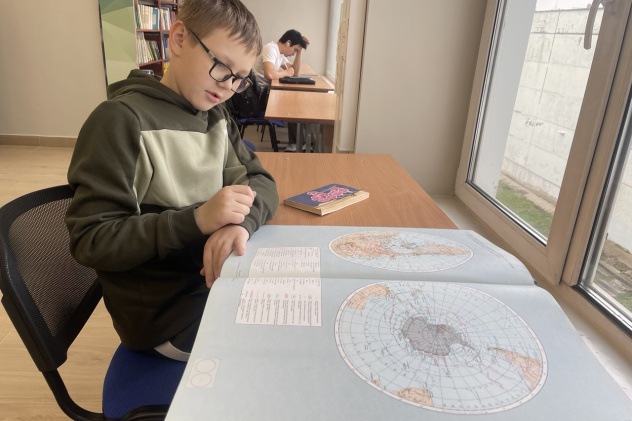 Изучение карт Южного и Северного полюсов Изучение карт Южного и Северного полюсов