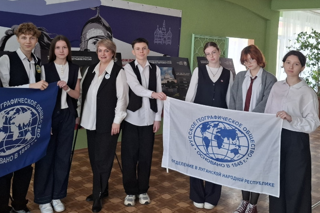 Выставка РГО в школе "Интеллект"