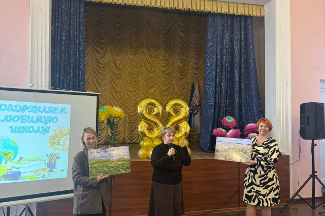 Открытие стенда "Роль РГО в Победе в ВОВ" в СШ 28 г. Луганска