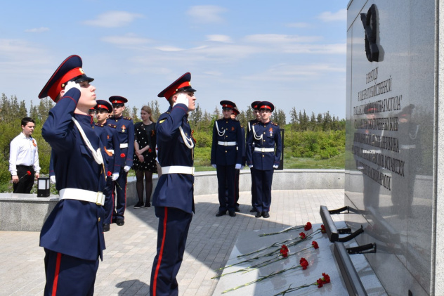 Возложение цветов Возложение цветов