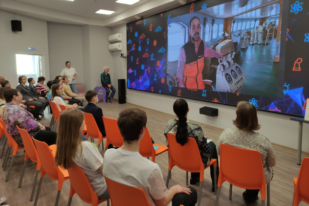 Телемост с ледоколом "Ленин"