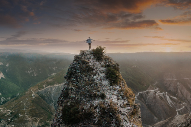 Руслан Алимов. Закат над Сулакским каньоном
