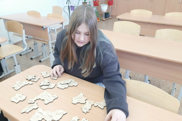 Участница чемпионата по сбору спилс-карт России и Курганской области из Канашской СОШ Участница чемпионата по сбору спилс-карт России и Курганской области из Канашской СОШ