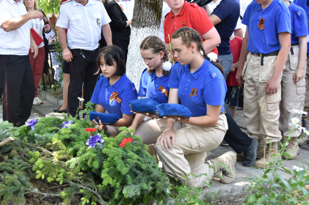 Возложение цветов Возложение цветов