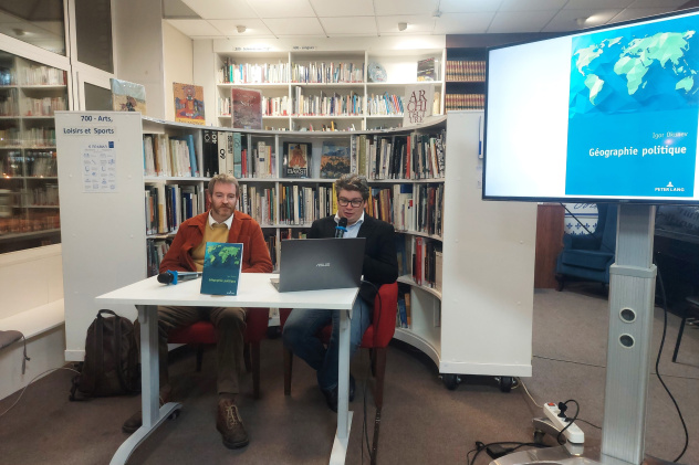 Презентация учебника по политической географии на французском языке Презентация учебника по политической географии на французском языке