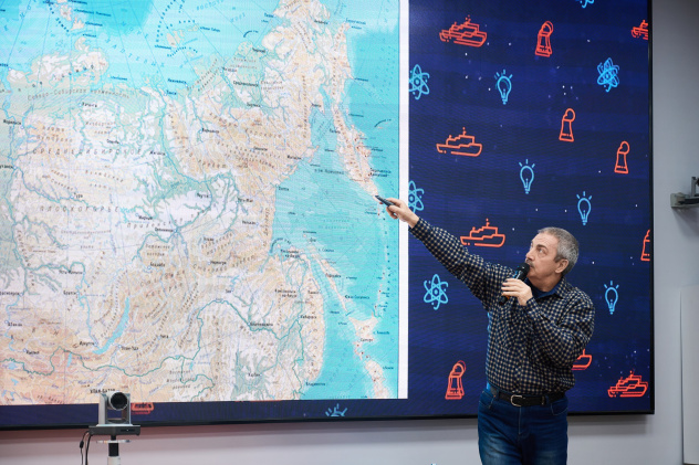 Сергей Асташев в момент рассказа о Чукотке