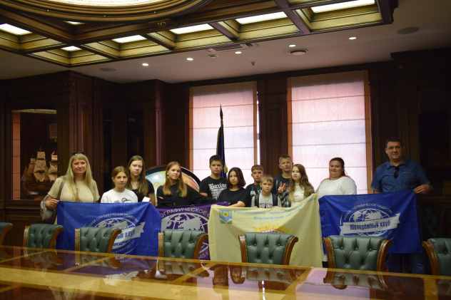 "Нескучное лето вместе с Молодежным клубом РГО" "Нескучное лето вместе с Молодежным клубом РГО"