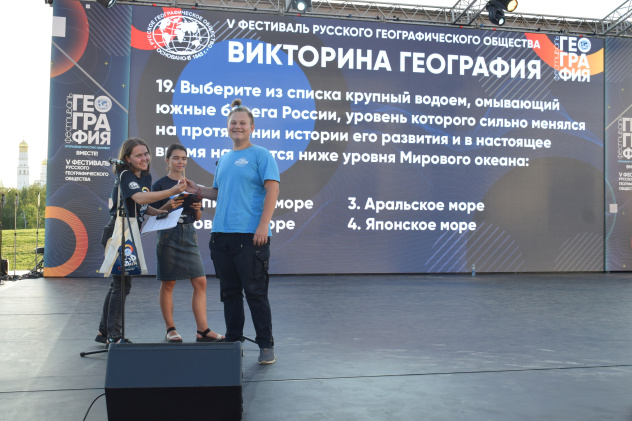 "Нескучное лето вместе с Молодежным клубом РГО" "Нескучное лето вместе с Молодежным клубом РГО"