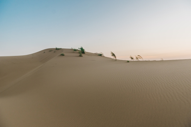 Руслан Алимов. Рассвет на Сарыкумском бархане