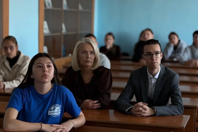 Студенты и гости на встрече