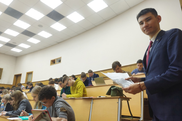 Назар Курбанов во время проведения исследования по восприятию границ между Западной и Восточной Европой 