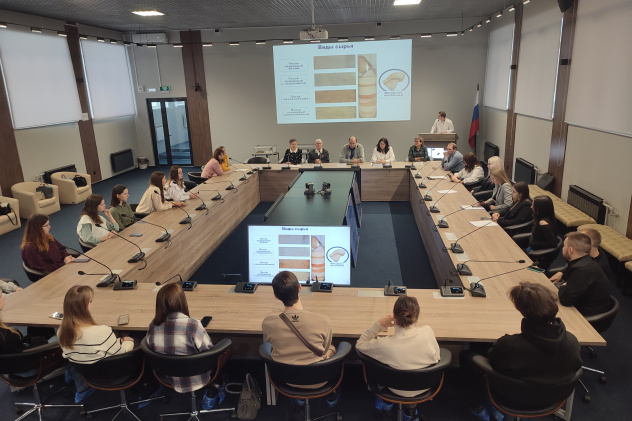 Идет заседание круглого стола 