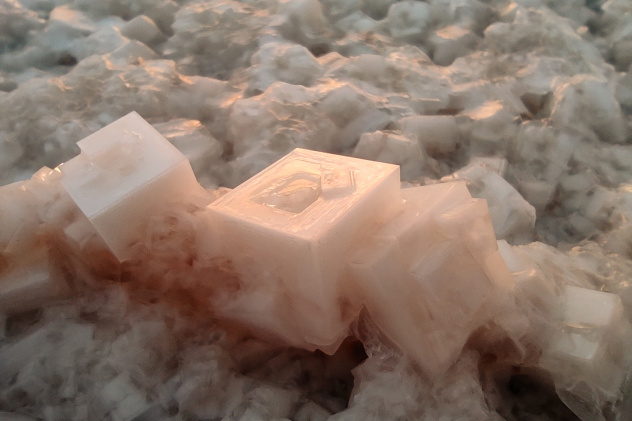 Кристаллы розовой соли на Эльтоне Кристаллы розовой соли на Эльтоне