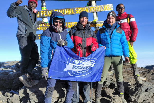 Вершина Килиманджаро, Максим Червяков Вершина Килиманджаро, Максим Червяков