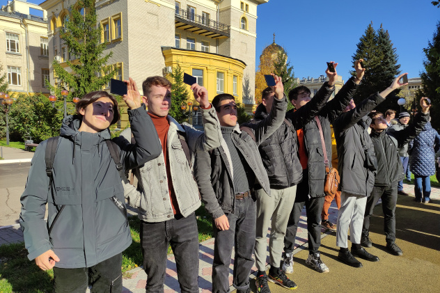 Во время наблюдений за солнечным затмением Во время наблюдений за солнечным затмением