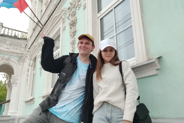 У аптеки Карла Гакена У аптеки Карла Гакена