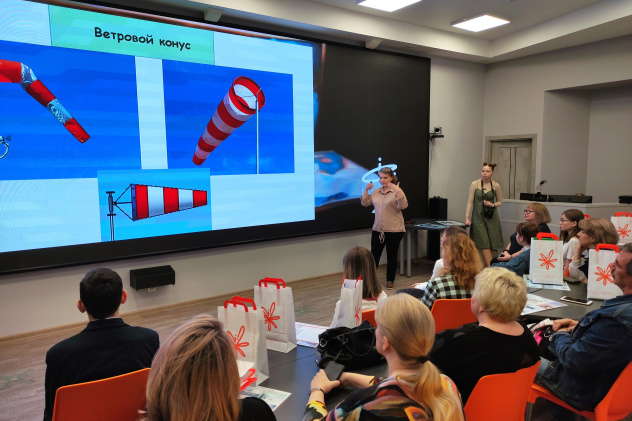 Во время мастер-класса по метеорологии в ИЦАЭ Саратова Во время мастер-класса по метеорологии в ИЦАЭ Саратова
