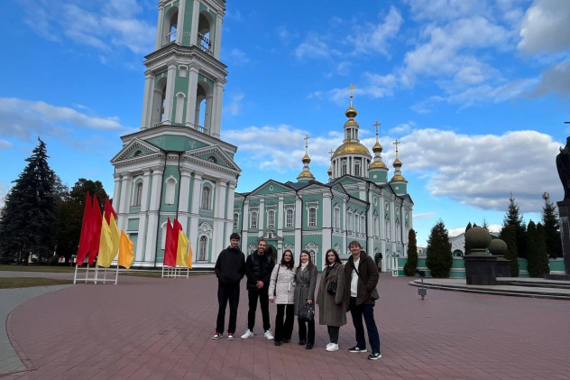 Команда Магелланы на Соборной площади