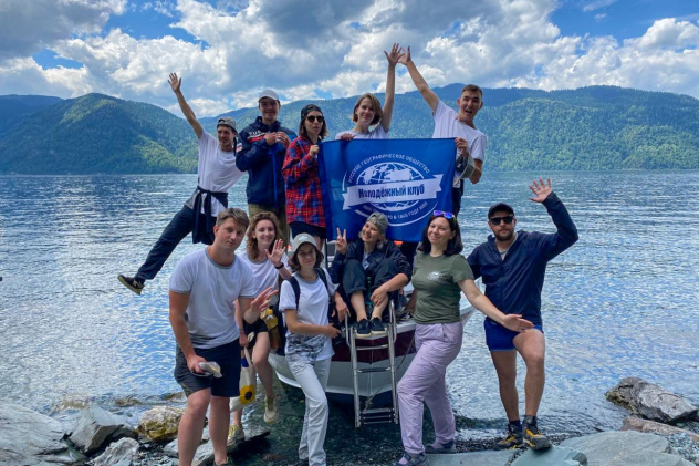 Команда волонтеров в Алтайском биосферном заповеднике Команда волонтеров в Алтайском биосферном заповеднике