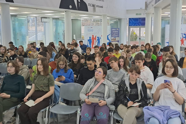 Участники профильной смены "Мир открытий"