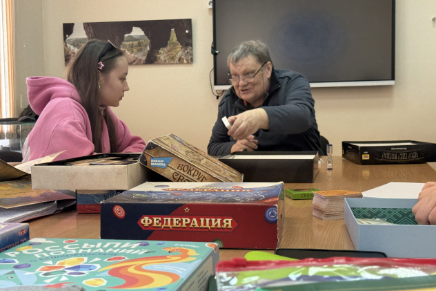 Сергей Павлович Уткин объясняет правила активитам