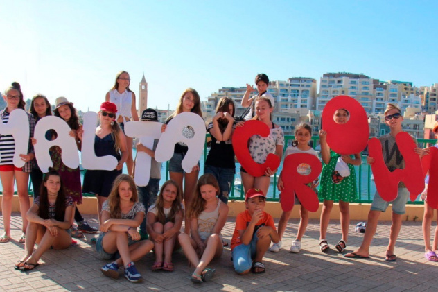 Участники Молодежного клуба РГО Malta Crown