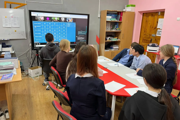 Игровое поле викторины с категориями вопросов о космосе