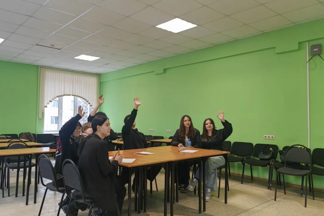 Участники телемост-квиза отвечают на вопросы викторины