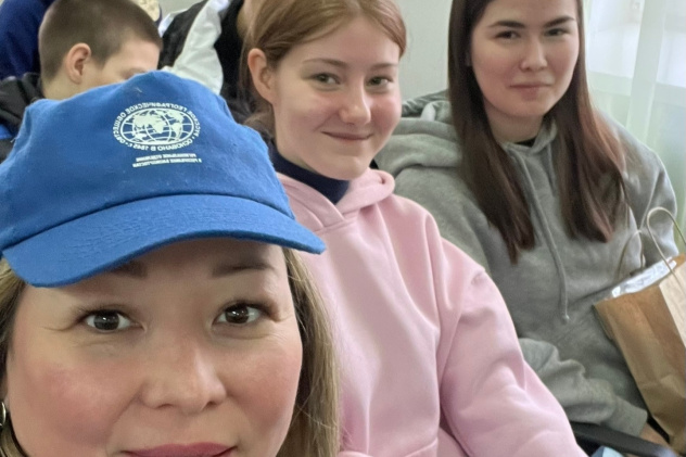Руководитель клуба Эльмира Юсупова с активистами