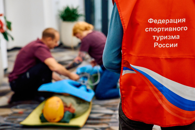 Максим Зверев