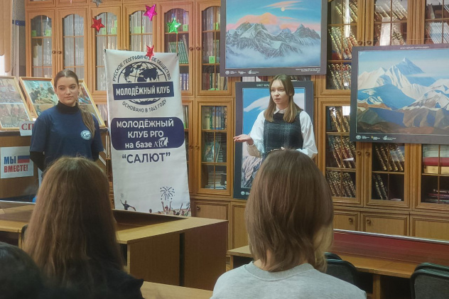 Выставка "Букет вершин Сергея Дудко" в АЮТ