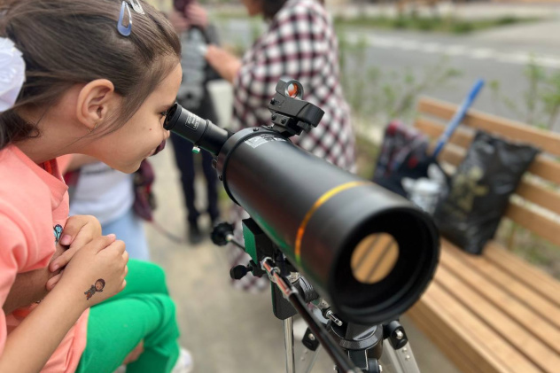 Волонтёры МК РГО "Салют" участвуют в работе площадок тротуарной астрономии в Армавире Волонтёры МК РГО "Салют" участвуют в работе площадок тротуарной астрономии в Армавире