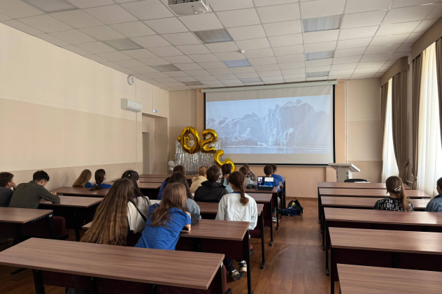 За просмотром видео-роликов За просмотром видео-роликов