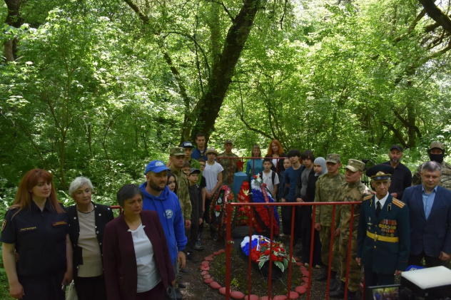 Активисты Молодёжки РГО увековечили память неизвестного солдата