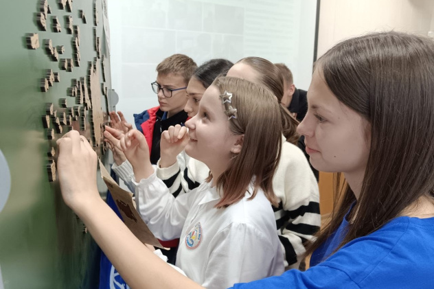 Мастер-класс по сбору спилс-карты РФ в рамках Дня открытых дверей в АЮТ провели активисты МК РГО "Салют" Мастер-класс по сбору спилс-карты РФ в рамках Дня открытых дверей в АЮТ провели активисты МК РГО "Салют"