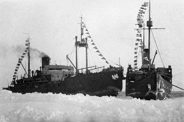 Ледоколы "Мурман" и "Таймыр" подходят к станции