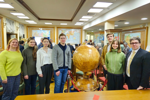 На заседании круглого стола в Доме Пашкова На заседании круглого стола в Доме Пашкова