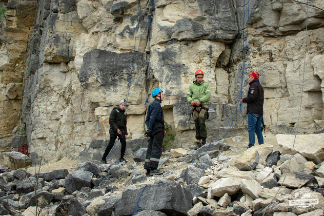 У подножия "гор вниз" У подножия "гор вниз"